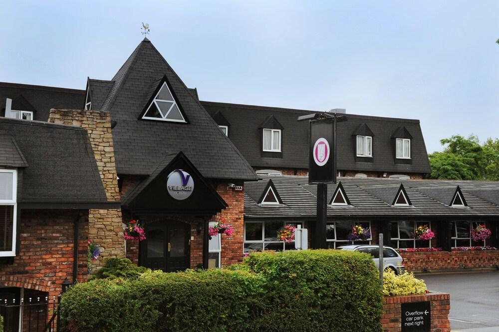 Village Hotel Manchester Hyde Dış mekan fotoğraf