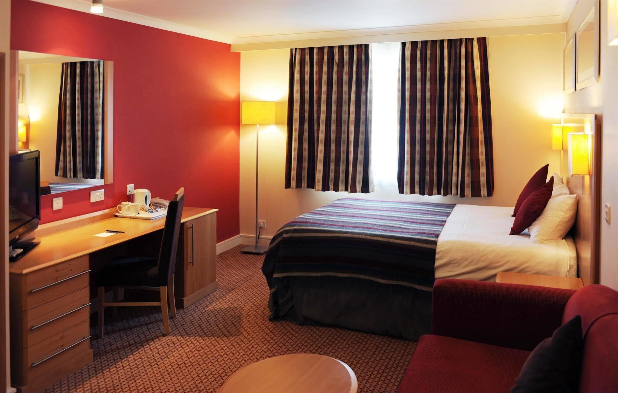 Village Hotel Manchester Hyde Dış mekan fotoğraf