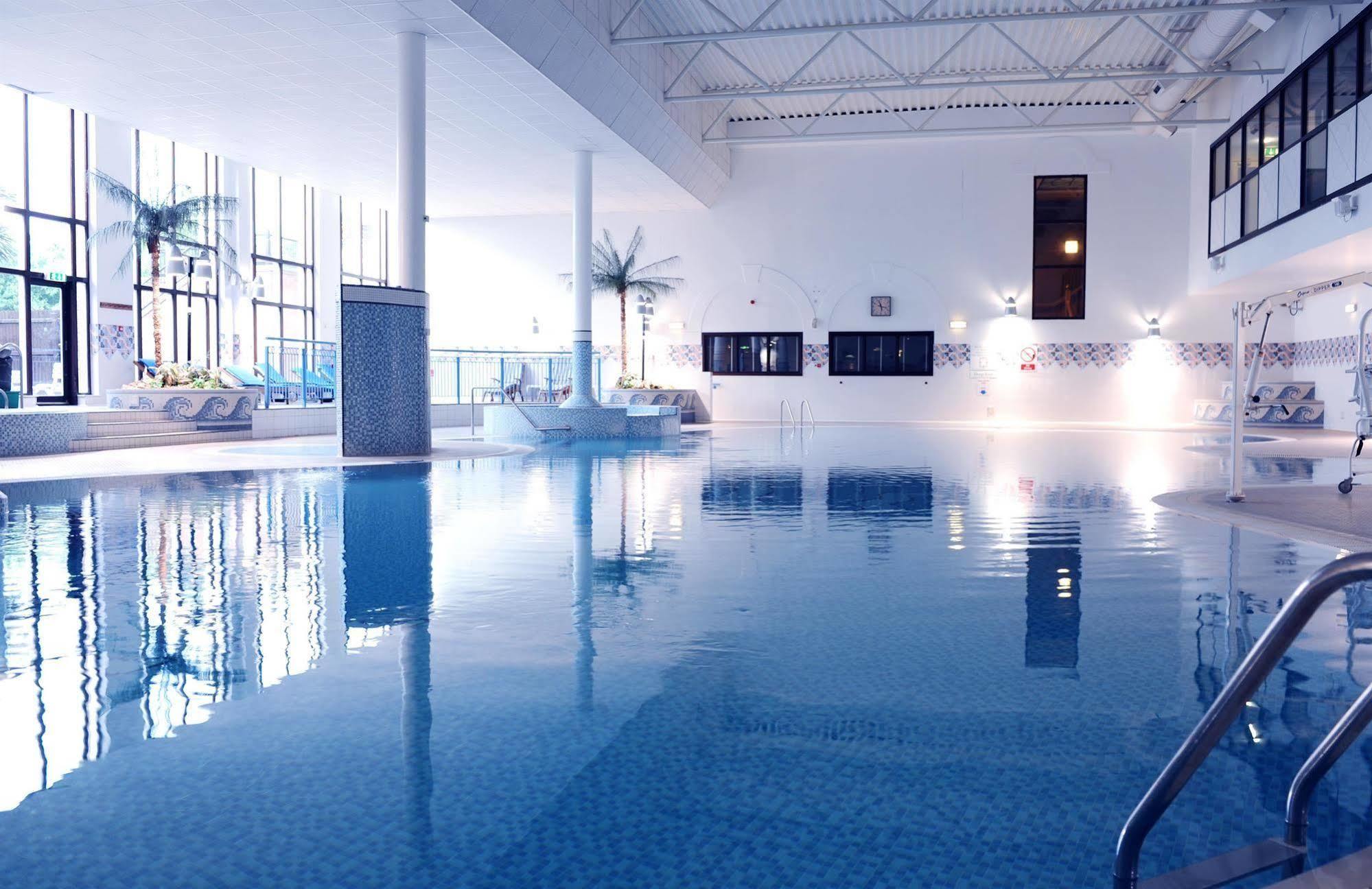 Village Hotel Manchester Hyde Dış mekan fotoğraf